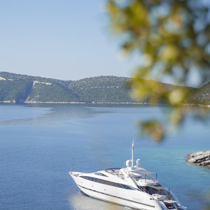 Team-building retreat on yacht